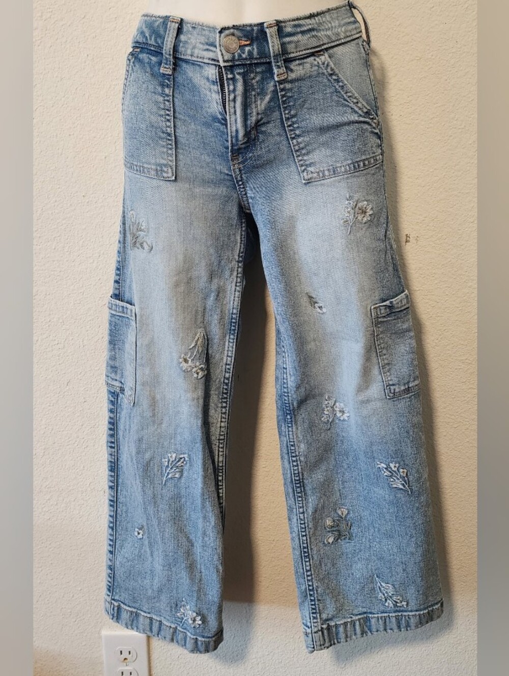 Abercrombie Kids Girls Light Wash High Rise Wide Leg Floral Embroidered Cargo Je